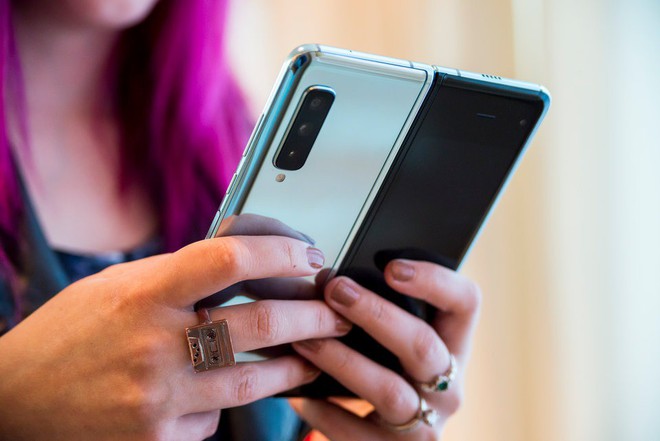 Smartphone màn hình gập tiếp theo của Samsung sẽ có thiết kế dạng vỏ sò, ra mắt vào đầu năm 2020 - Ảnh 1.