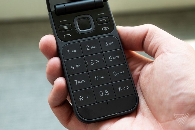 Nokia ra mắt 2720 Flip: Sự hồi sinh của điện thoại nắp gập - Ảnh 3.