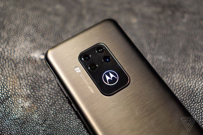 [IFA 2019] Motorola One Zoom ra mắt: 4 camera sau, zoom quang 3x, chip Snapdragon 675, giá 450 USD - Ảnh 3.