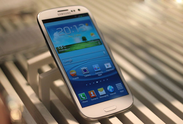 Hàng loạt Galaxy S III có nguy cơ trở thành "cục gạch" 1
