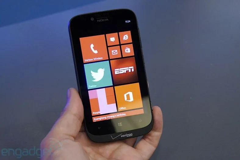 Ảnh và video thực tế Lumia 822 - Smartphone WP8 bình dân 3