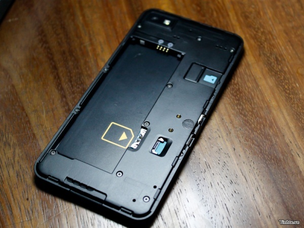 H&igrave;nh ảnh thực tế BlackBerry 10 L-Series tại Việt Nam 11