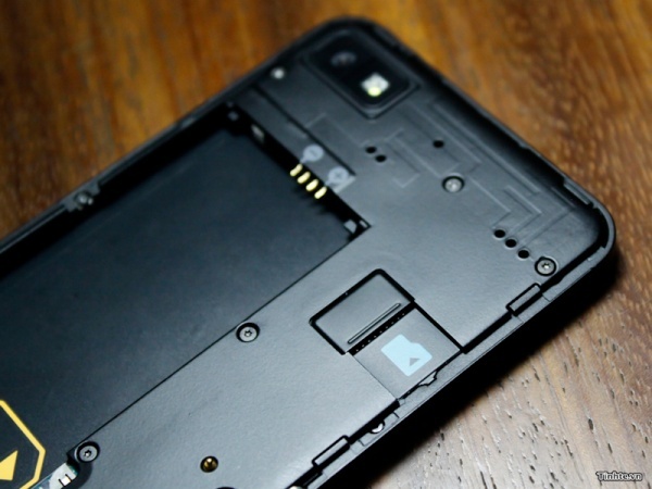 H&igrave;nh ảnh thực tế BlackBerry 10 L-Series tại Việt Nam 12
