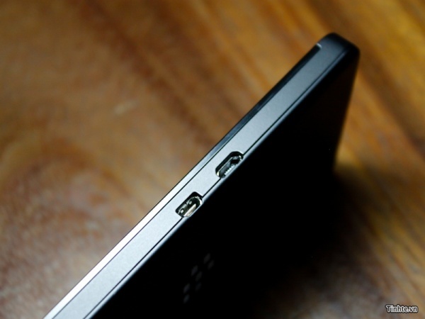 H&igrave;nh ảnh thực tế BlackBerry 10 L-Series tại Việt Nam 8