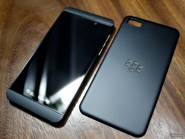 H&igrave;nh ảnh thực tế BlackBerry 10 L-Series tại Việt Nam 9