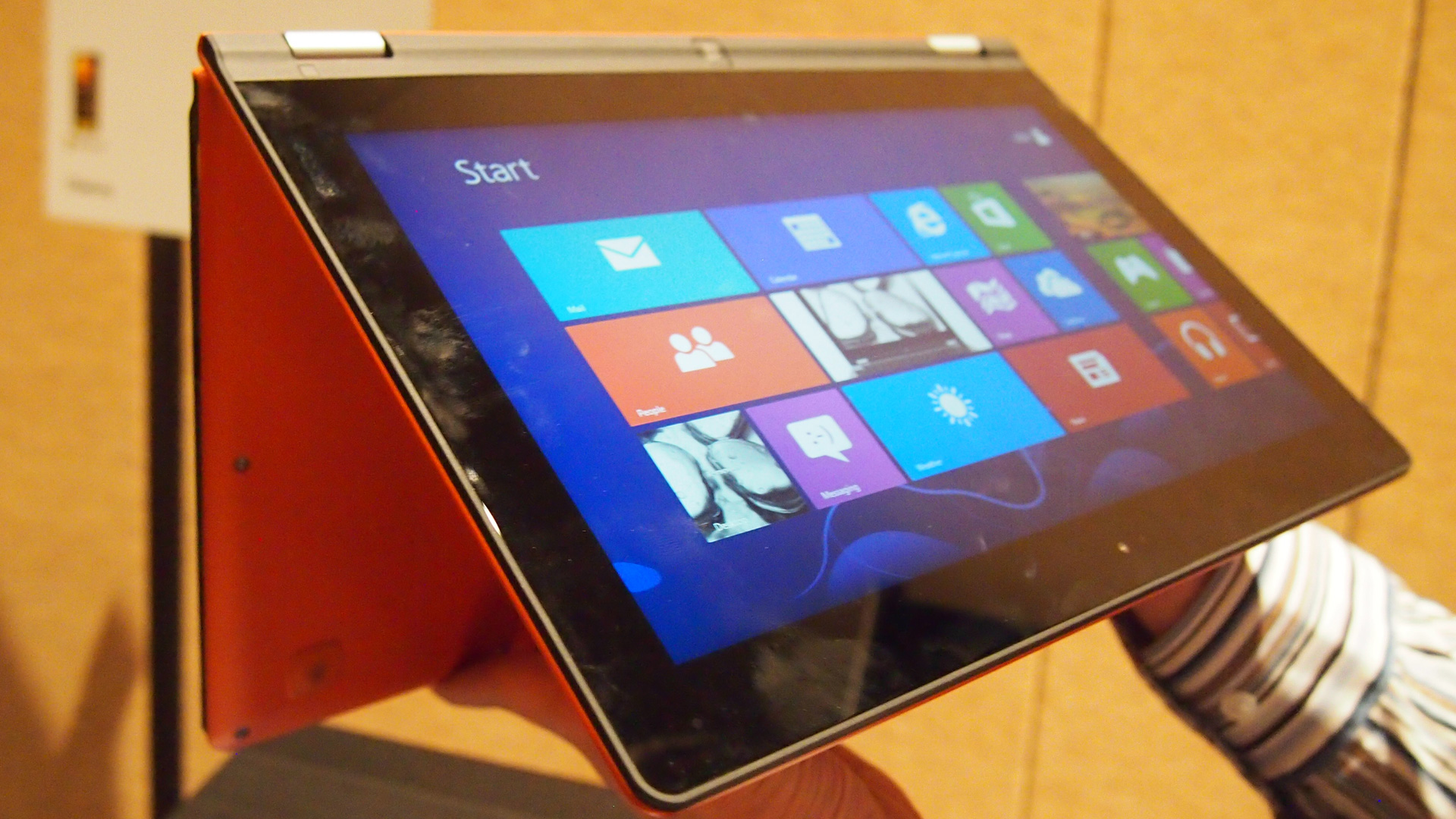 Yoga: Tablet Windows 8 của Lenovo 4