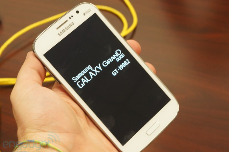 Samsung Galaxy Grand Duos: Smartphone 2 SIM, màn hình 5 inch 1
