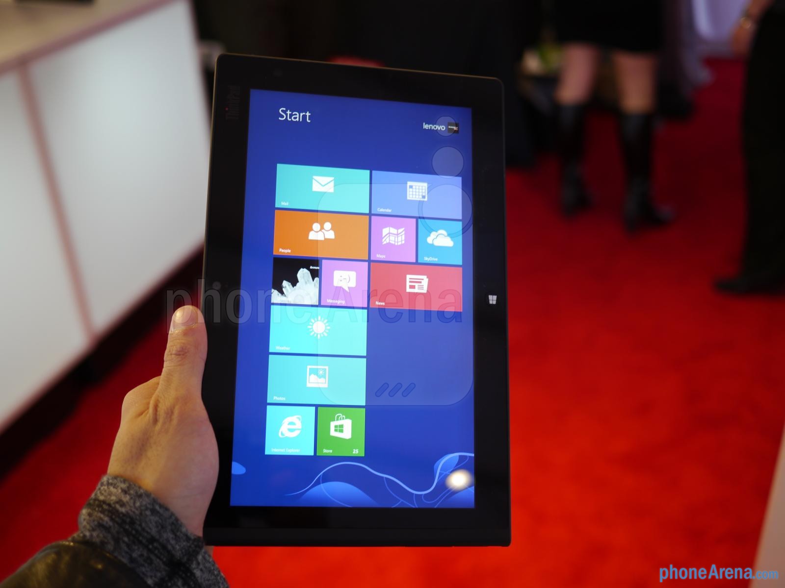 Trên tay tablet Windows 8 Lenovo ThinkPad Tablet 2 6