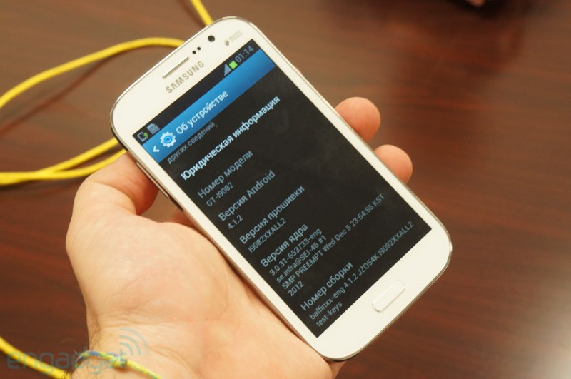 Samsung Galaxy Grand Duos: Smartphone 2 SIM, màn hình 5 inch 9