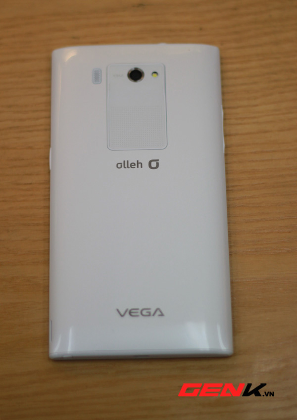 Ảnh thực tế Vega No.6: Phablet khủng màn hình 6 inch Full HD đầu tiên tại Việt Nam 8