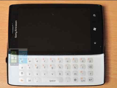 Điện thoại Windows Phone b&agrave;n ph&iacute;m QWERTY của Sony đang được rao b&aacute;n 1