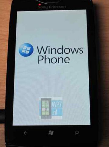 Điện thoại Windows Phone b&agrave;n ph&iacute;m QWERTY của Sony đang được rao b&aacute;n 5