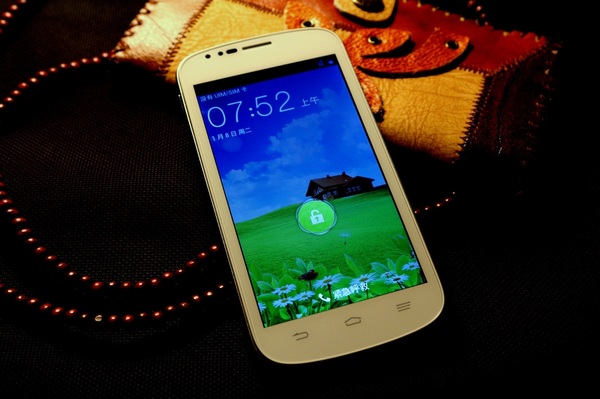 ZTE ra mắt điện thoại "nhái" Galaxy S III 1