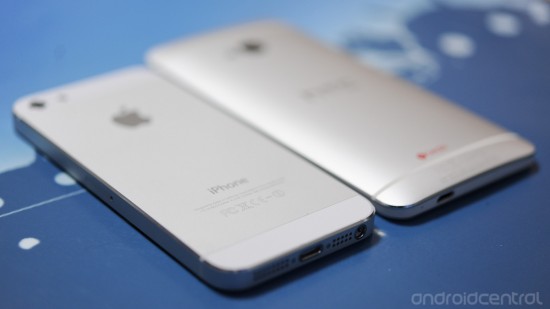 HTC One so dáng cùng iPhone 5 3