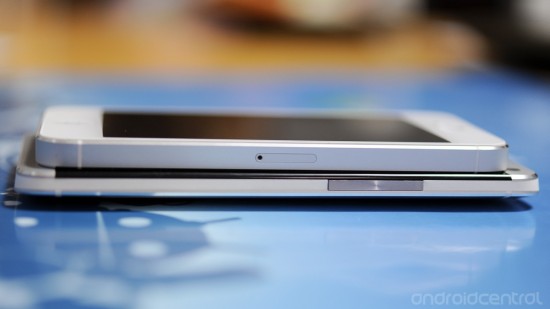 HTC One so dáng cùng iPhone 5 9