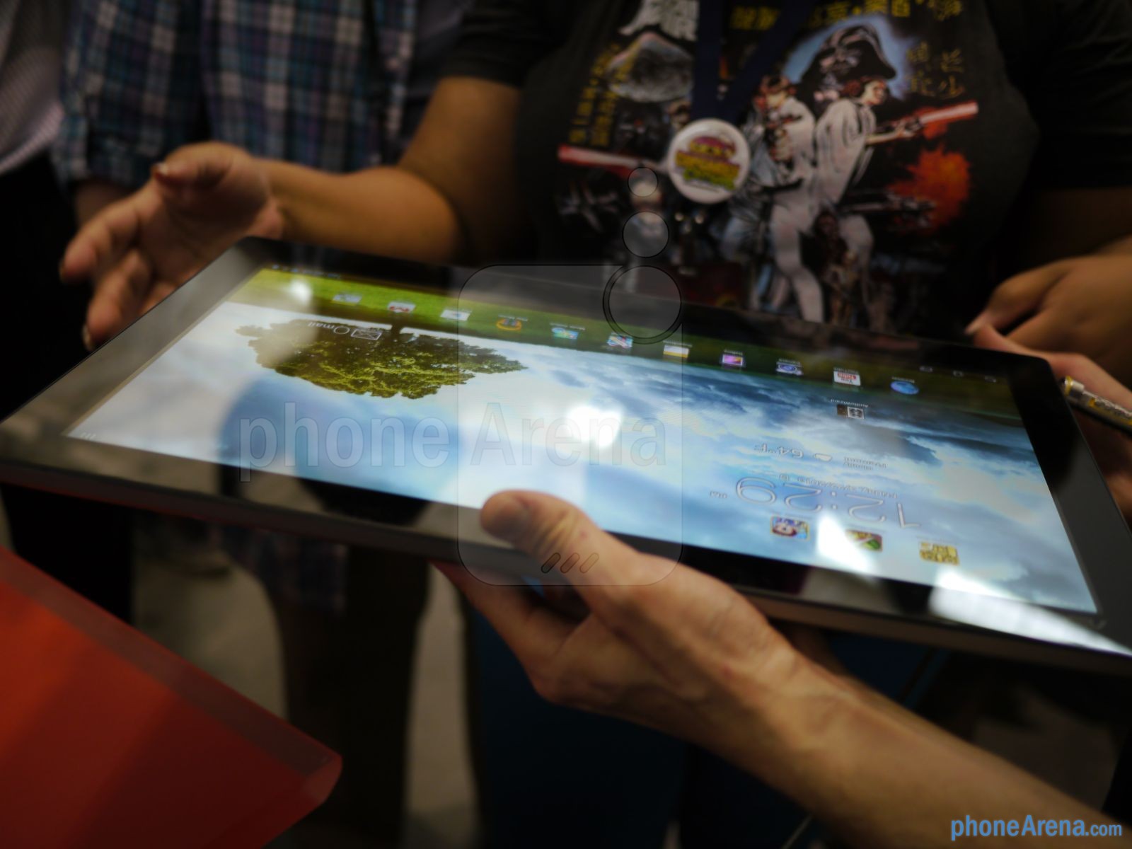 Cận cảnh Asus Transformer AiO với màn hình siêu "khủng" 18,4 inch 14