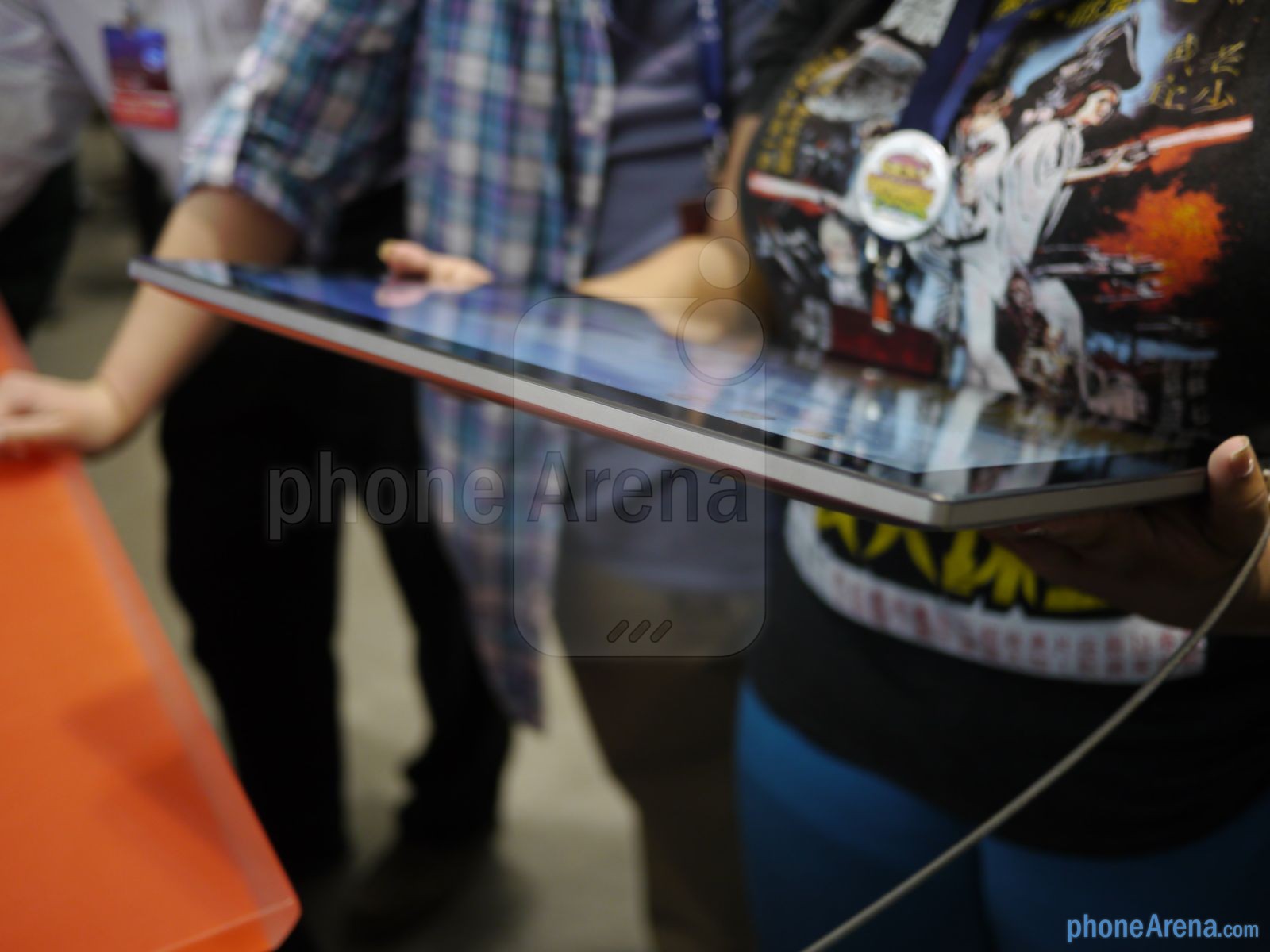 Cận cảnh Asus Transformer AiO với màn hình siêu "khủng" 18,4 inch 13