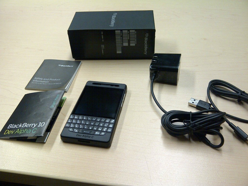 BlackBerry 10 Dev Alpha C: Con lai giữa Z10 và Q10 đang được thử nghiệm 3