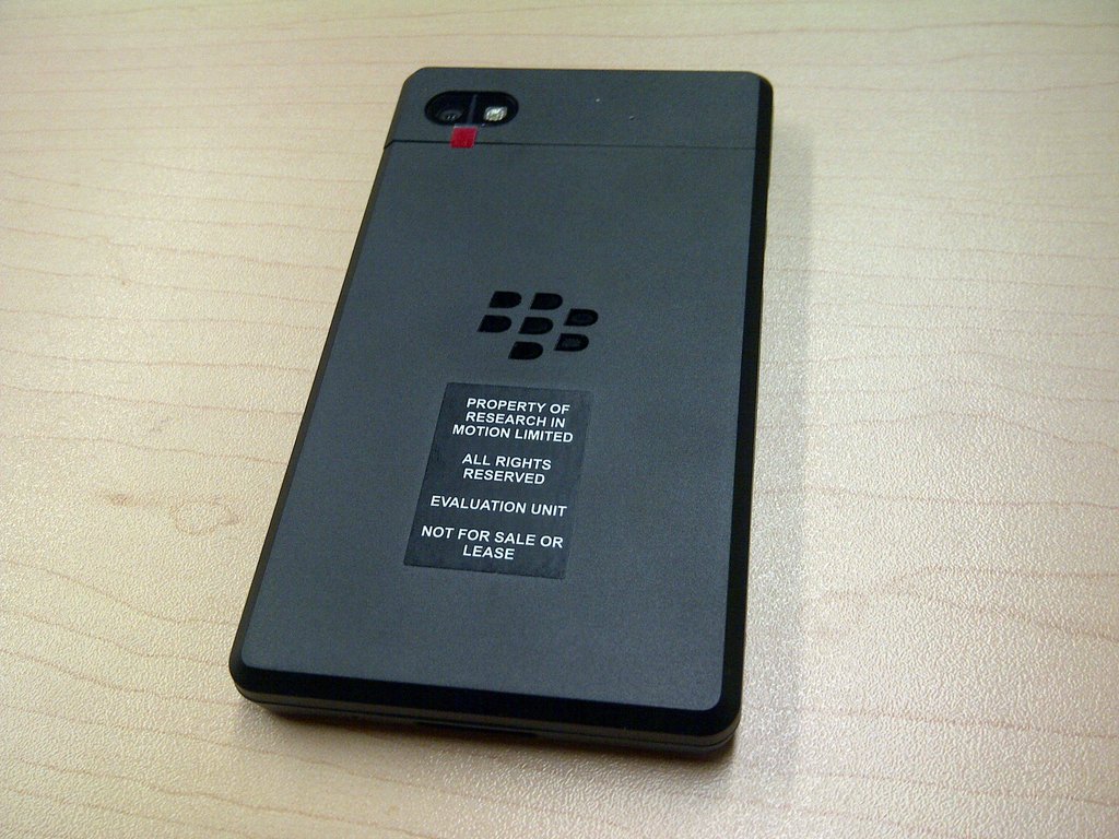 BlackBerry 10 Dev Alpha C: Con lai giữa Z10 và Q10 đang được thử nghiệm 5