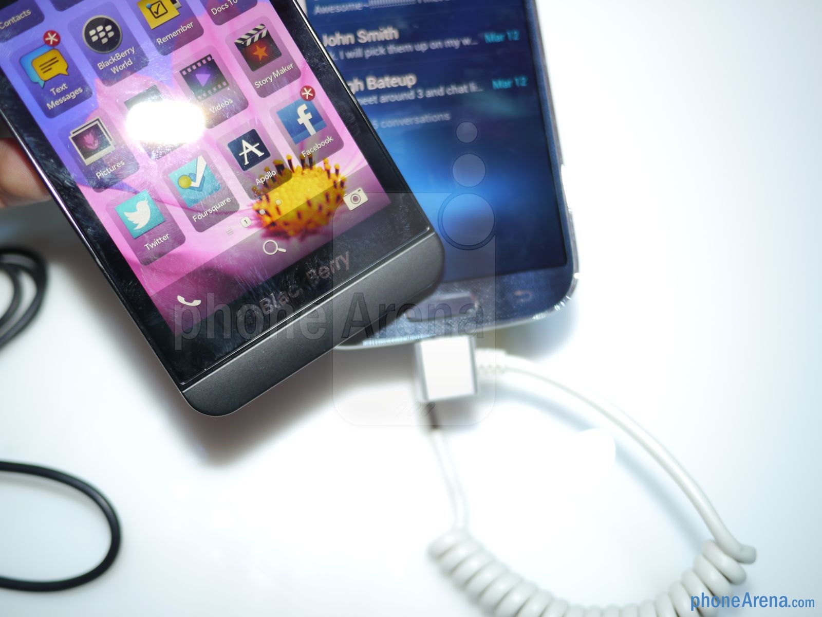 Samsung Galaxy S4 vs BlackBerry Z10: Cuộc chiến chưa cân sức 3