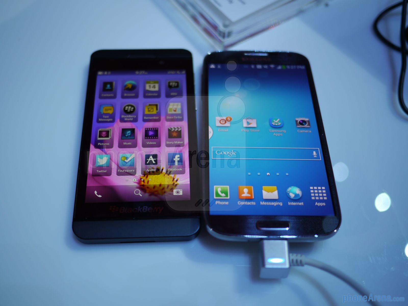 Samsung Galaxy S4 vs BlackBerry Z10: Cuộc chiến chưa cân sức 11