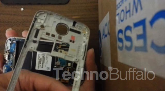 Galaxy S4 rất dễ sửa chữa, trái ngược với HTC One 2