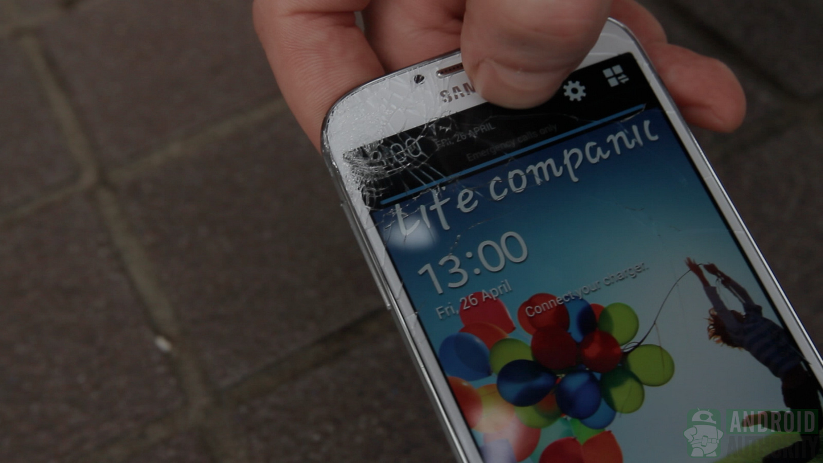 Thả rơi Galaxy S4 và iPhone 5: Máy nào bền hơn 2