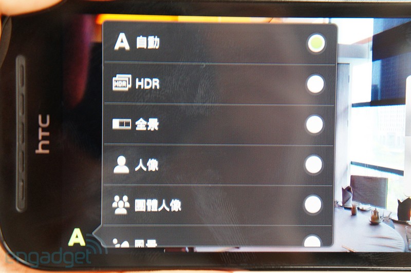 HTC Desire P: Máy đẹp nhưng giá "chát" 14