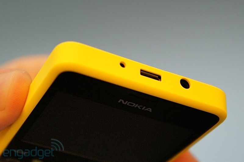 Nokia Asha 210: Giá rẻ trong một thiết kế cao cấp 9