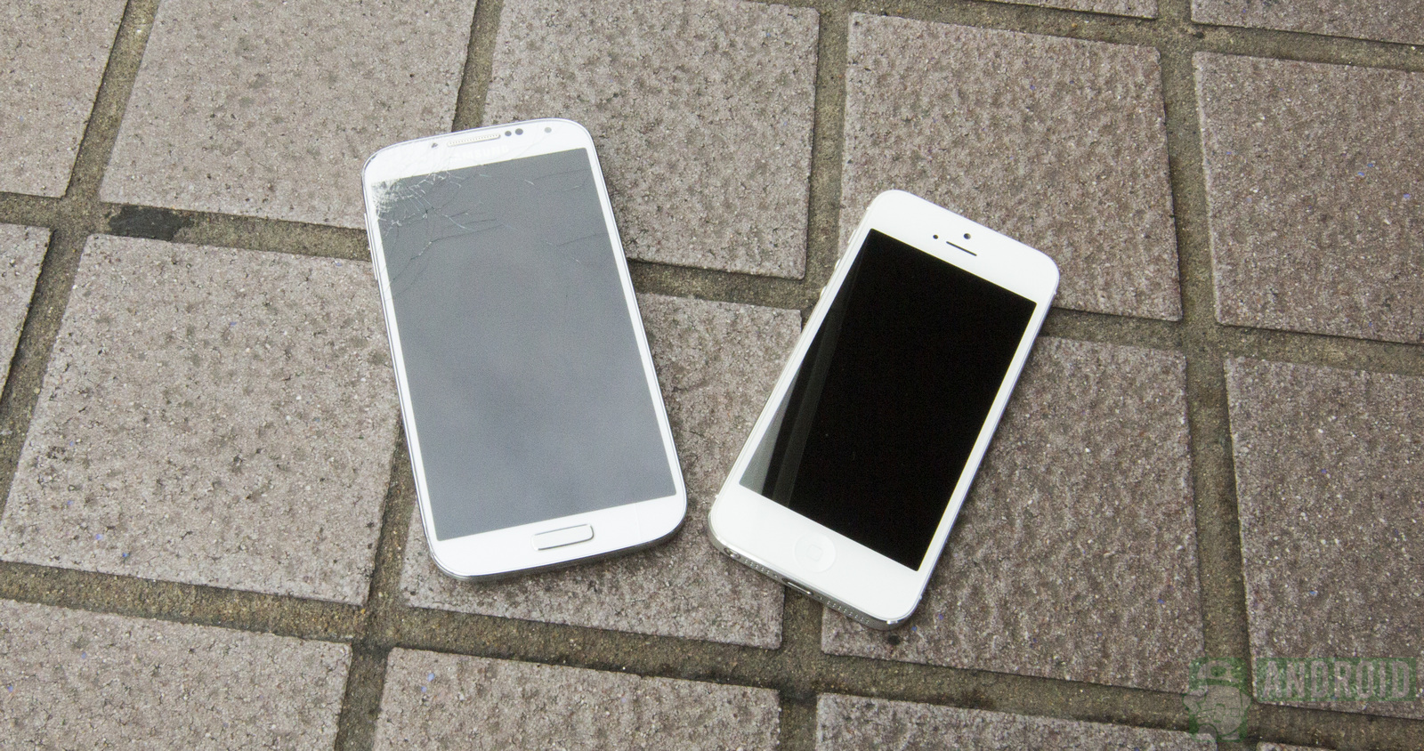 Thả rơi Galaxy S4 và iPhone 5: Máy nào bền hơn 3