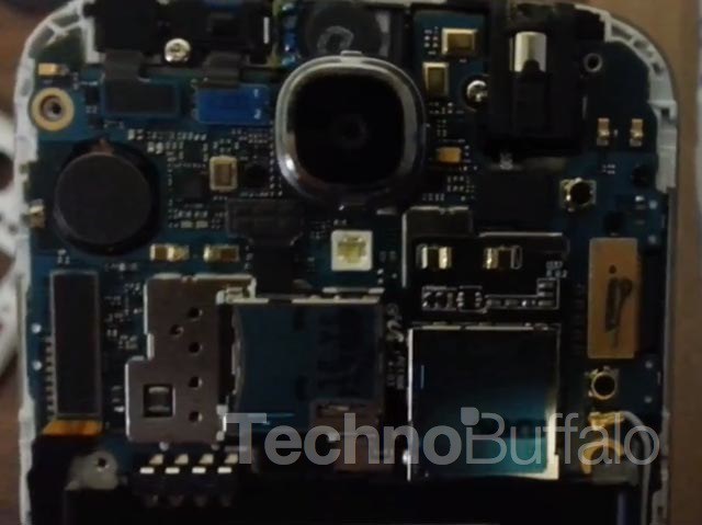 Galaxy S4 rất dễ sửa chữa, trái ngược với HTC One 4