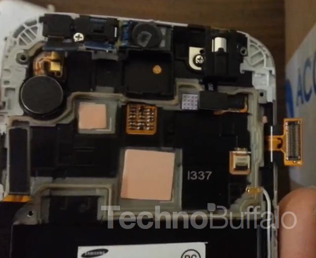 Galaxy S4 rất dễ sửa chữa, trái ngược với HTC One 5