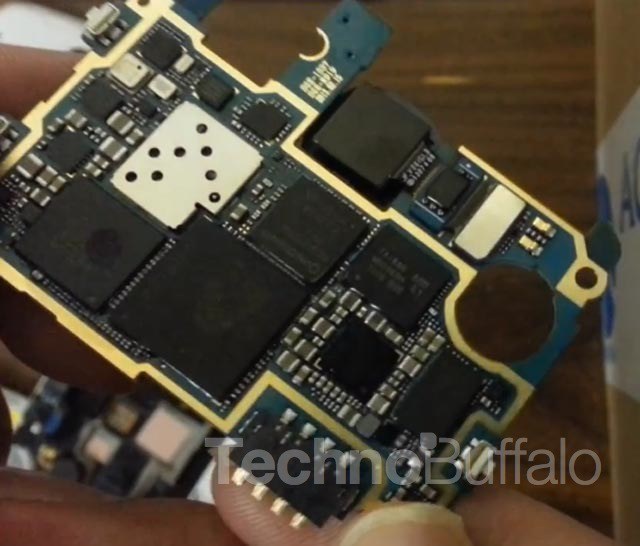 Galaxy S4 rất dễ sửa chữa, trái ngược với HTC One 6