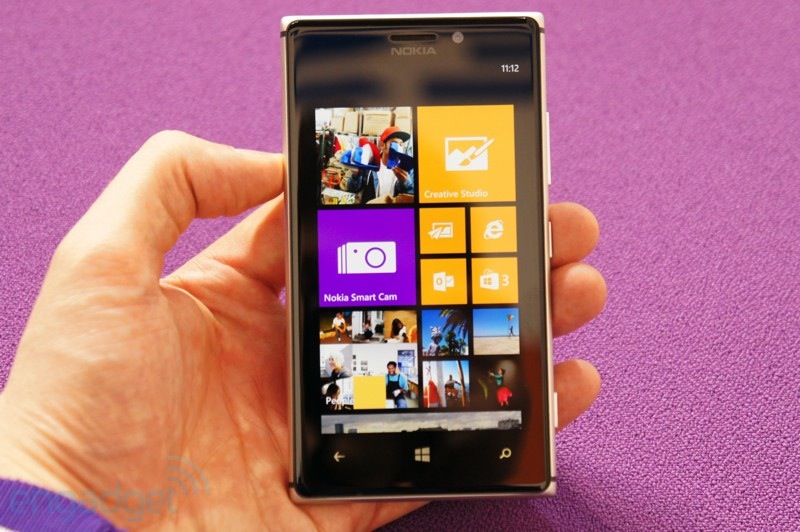 Nokia Lumia 925: Thay đổi thức thời 1