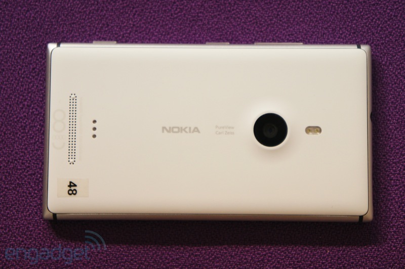 Nokia Lumia 925: Thay đổi thức thời 4