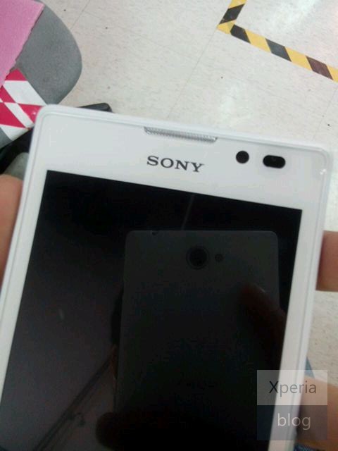 Lộ diện điện thoại Xperia S39h chưa ra mắt của Sony 1