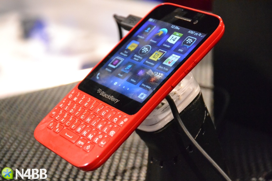 BlackBerry Q5: Máy chạy mượt, chắc chắn nhưng thiết kế không "sang" 6