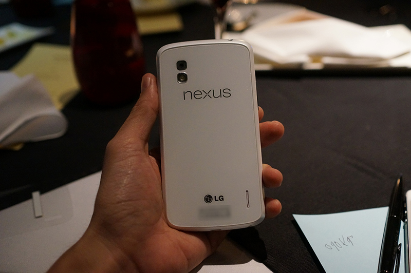 Cập nhật thêm ảnh Nexus 4 màu trắng 1