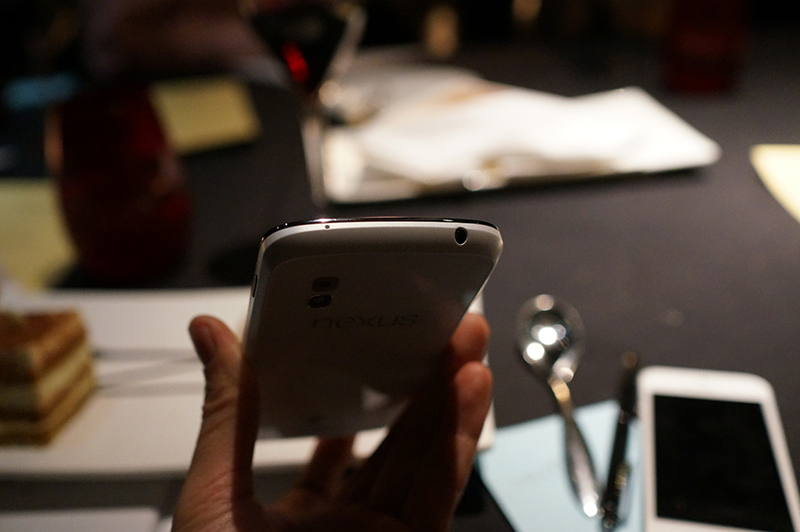 Cập nhật thêm ảnh Nexus 4 màu trắng 12