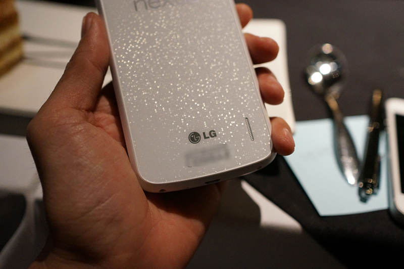 Cập nhật thêm ảnh Nexus 4 màu trắng 3