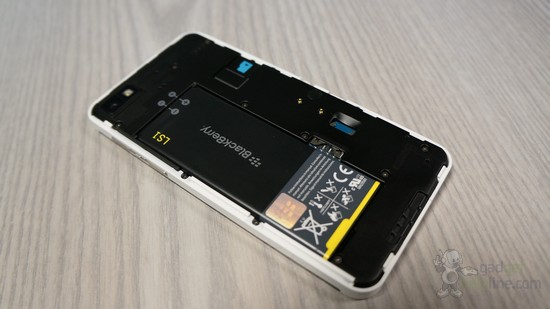 Sành điệu với BlackBerry Z10 màu trắng 5