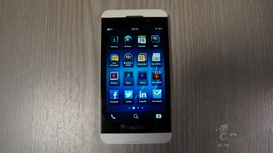 Sành điệu với BlackBerry Z10 màu trắng 3