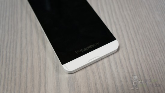 Sành điệu với BlackBerry Z10 màu trắng 4