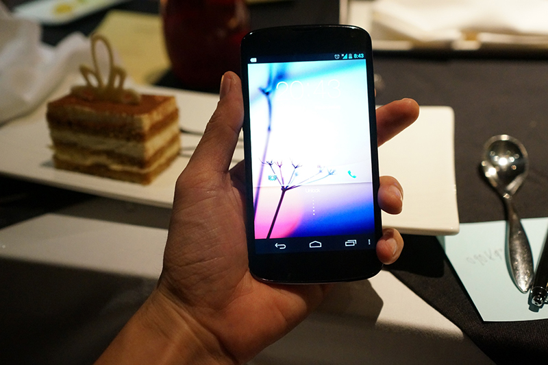 Cập nhật thêm ảnh Nexus 4 màu trắng 5