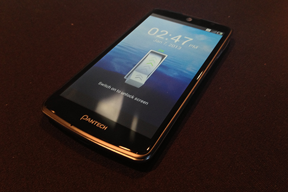 Pantech Discover: Điện thoại giá rẻ, chụp ảnh đẹp với camera 12,6 megapixel 4
