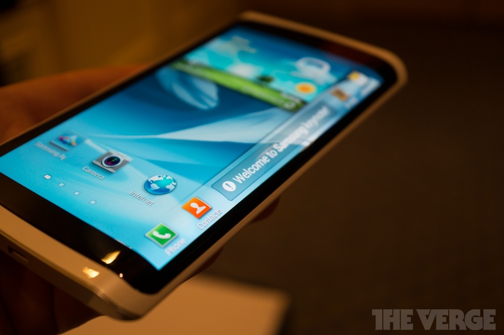 Samsung giới thiệu màn hình OLED dẻo trên sản phẩm mẫu 3