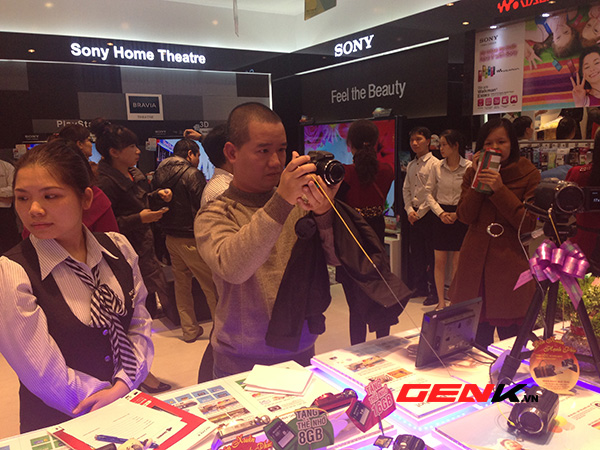 Sony khai trương flagship store ngay giữa trung tâm Vincom 5