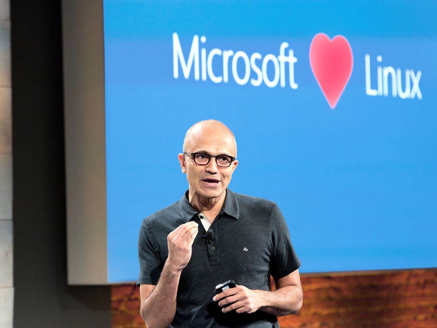 Phải chăng Microsoft đang dần loại bỏ Windows để chuyển sang Linux? - Ảnh 1. Phải chăng Microsoft đang dần loại bỏ Windows để chuyển sang Linux? - Ảnh 1.