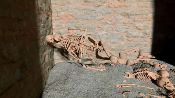 N&atilde;o s&ocirc;i l&ecirc;n, hộp sọ nổ tung, cơ bắp bốc hơi v&agrave; m&ocirc; bị thủy tinh h&oacute;a, khoảnh khắc bị n&uacute;i lửa hủy diệt c&ograve;n kinh ho&agrave;ng hơn địa ngục - Ảnh 13.