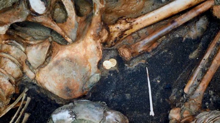 N&atilde;o s&ocirc;i l&ecirc;n, hộp sọ nổ tung, cơ bắp bốc hơi v&agrave; m&ocirc; bị thủy tinh h&oacute;a, khoảnh khắc bị n&uacute;i lửa hủy diệt c&ograve;n kinh ho&agrave;ng hơn địa ngục - Ảnh 22.